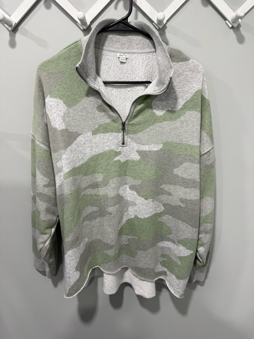 Aerie camo quarter zip size medium